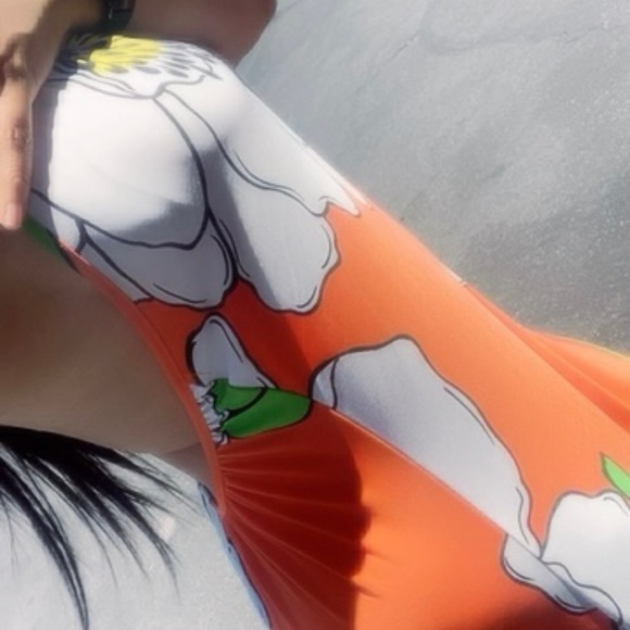 Maxi dress with matching head scarf. - Picture 2 of 5